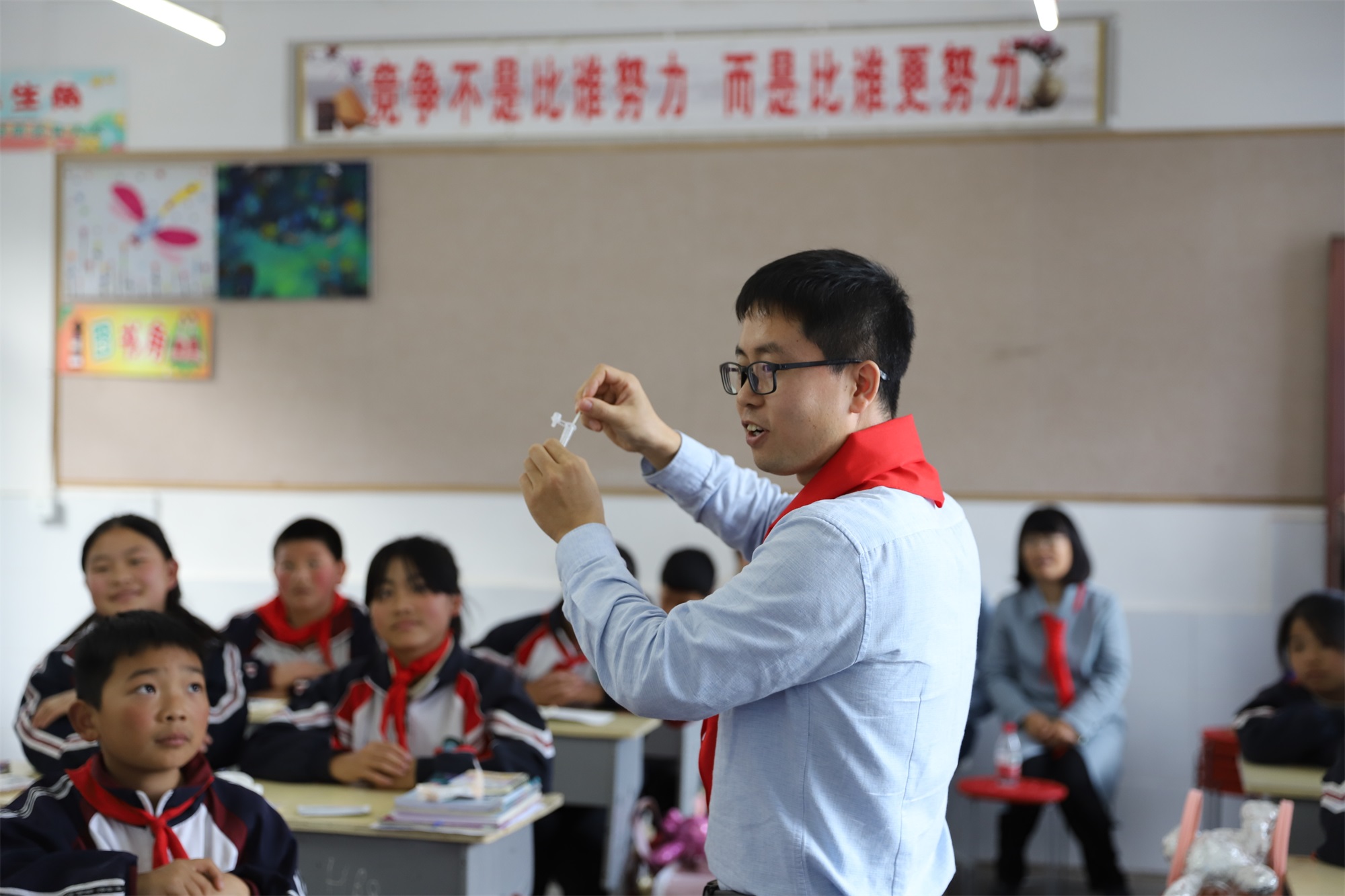 BSport体育官网科技·博士课堂 关爱乡村儿童爱心科普进校园公益活动圆满完成