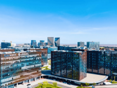 窗边还有一台3D打印机