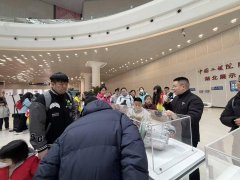 通过直播等形式将馆内展