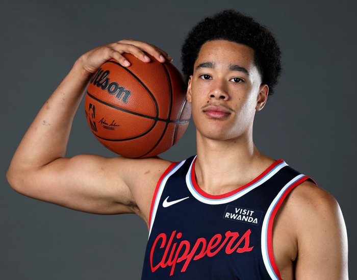 快船球员亚尼克-科南-尼德豪泽迎来23岁生日 NB