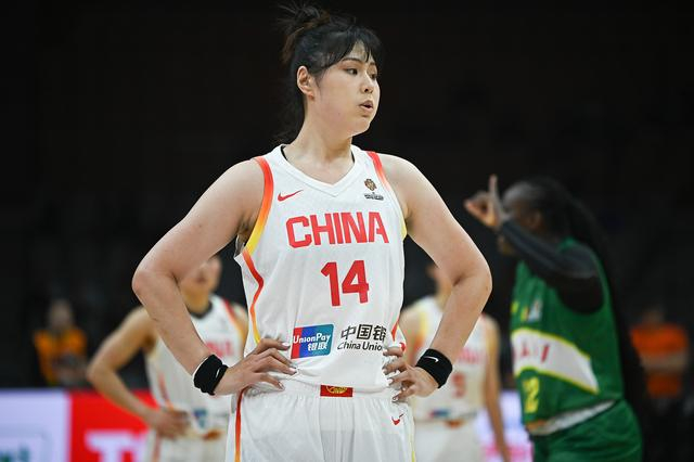 李月汝直言打得别扭 中国女篮战术分歧浮出水面