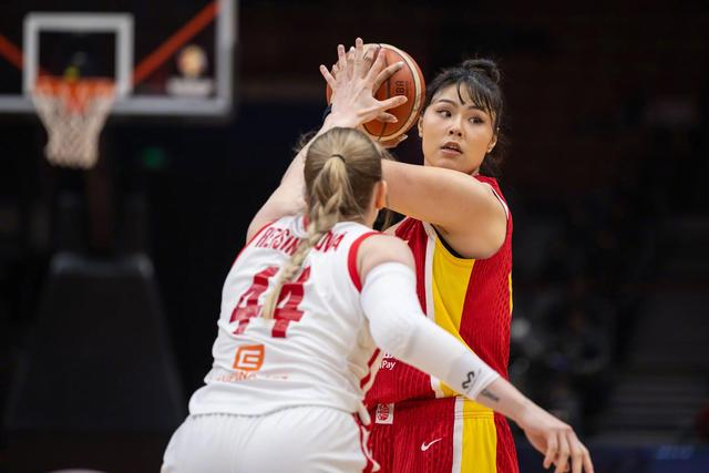 李月汝直言打得别扭 中国女篮战术分歧浮出水面