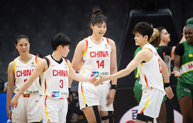 李月汝直言打得别扭 中国女篮战术分歧浮出水面