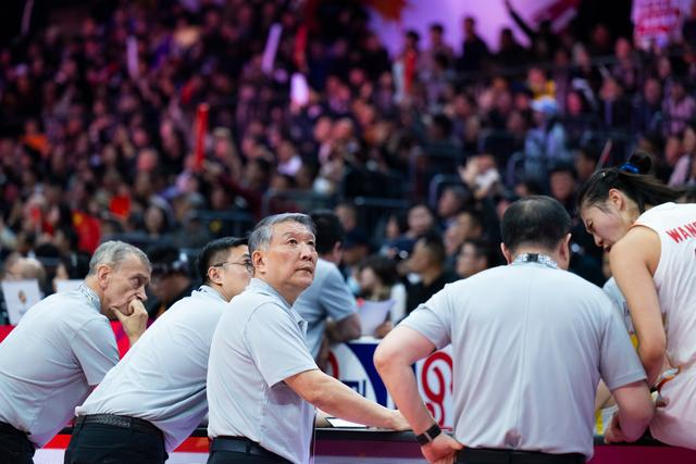 李月汝直言打得别扭 中国女篮战术分歧浮出水面