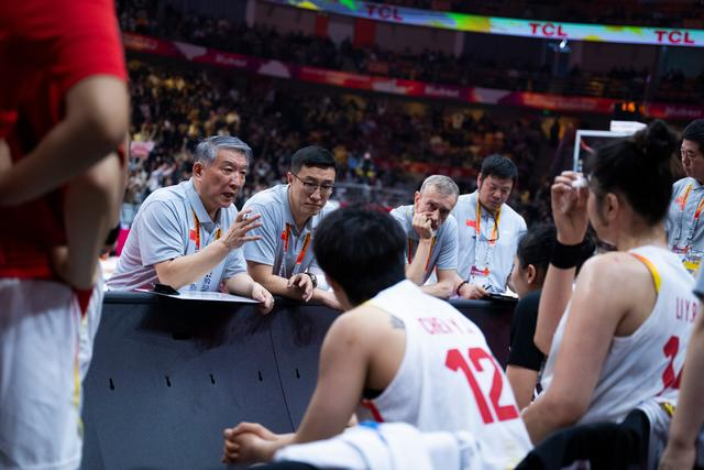 李月汝直言打得别扭 中国女篮战术分歧浮出水面