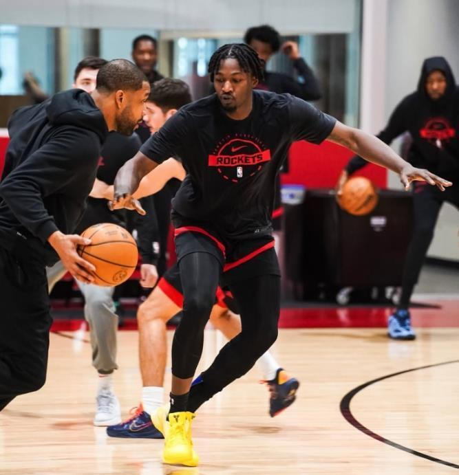 火箭总经理斯通签下的芬尼-史密斯4年5300万合同