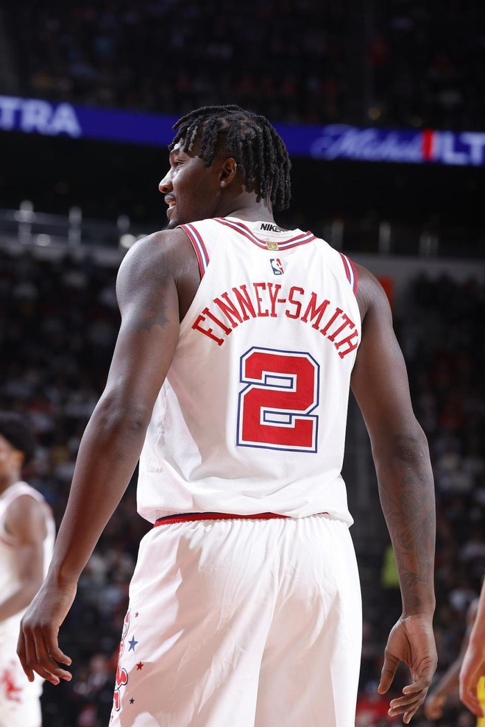 火箭总经理斯通签下的芬尼-史密斯4年5300万合同