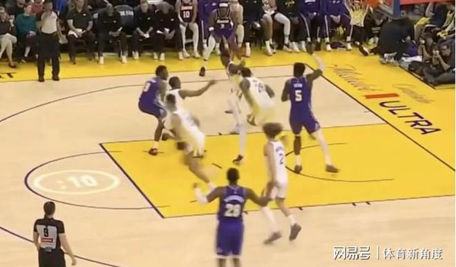 湖人重创勇士库里缺席詹姆斯26+11助布朗尼首助攻