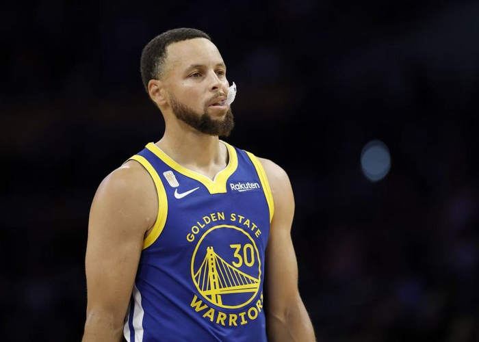 以下是NBA常规赛收官阶段关键比赛的深度分析与