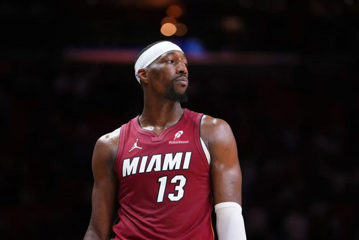 以下是NBA常规赛收官阶段关键比赛的深度分析与