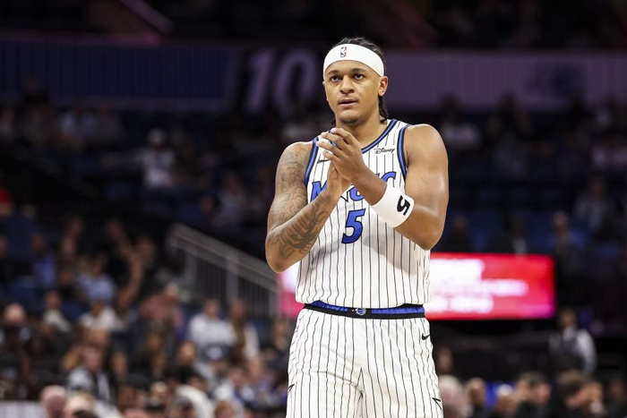 以下是NBA常规赛收官阶段关键比赛的深度分析与