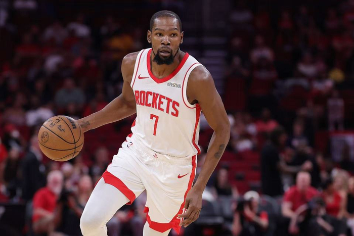 以下是NBA常规赛收官阶段关键比赛的深度分析与